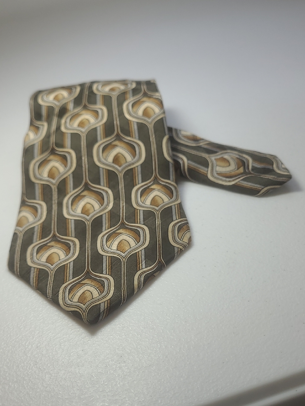 Zylos George Machado Classic Geometric Pattern Men’s Tie in Olive and Cream